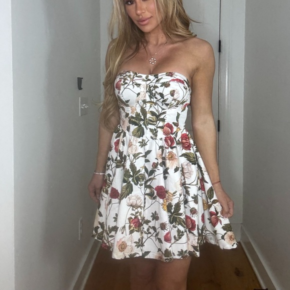 Dresses & Skirts - Floral Strapless Dress